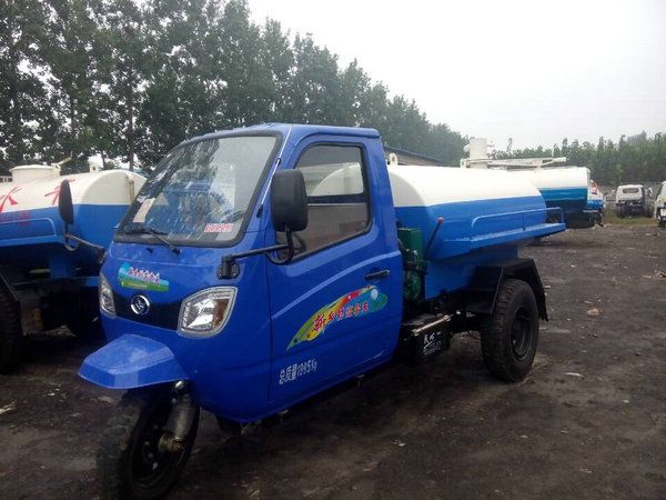 三轮吸粪车13