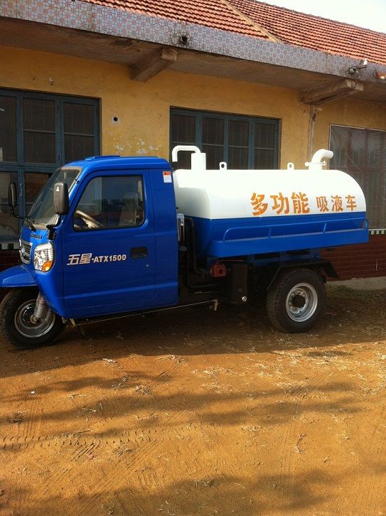 三轮吸粪车10