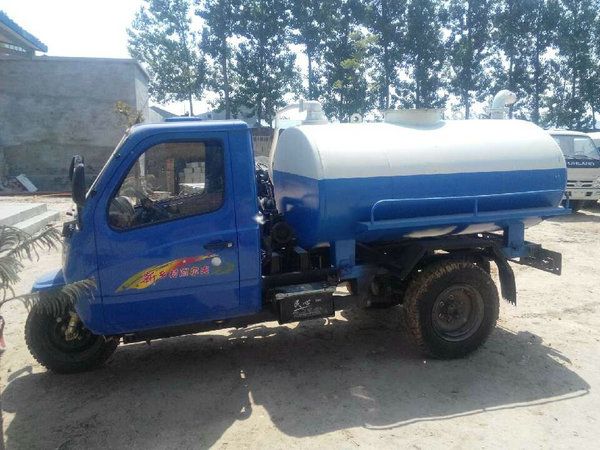 三轮吸粪车15