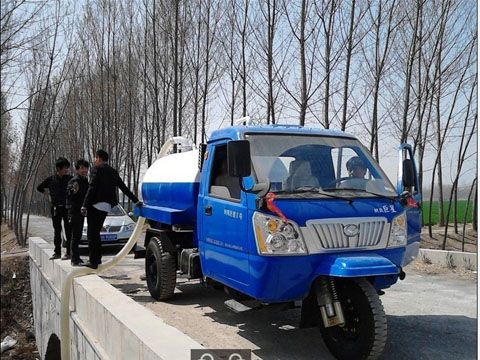 三轮吸粪车3