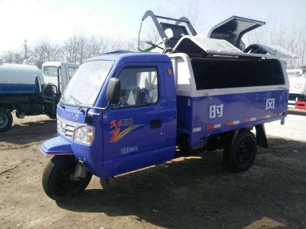 三轮钩臂式垃圾车1