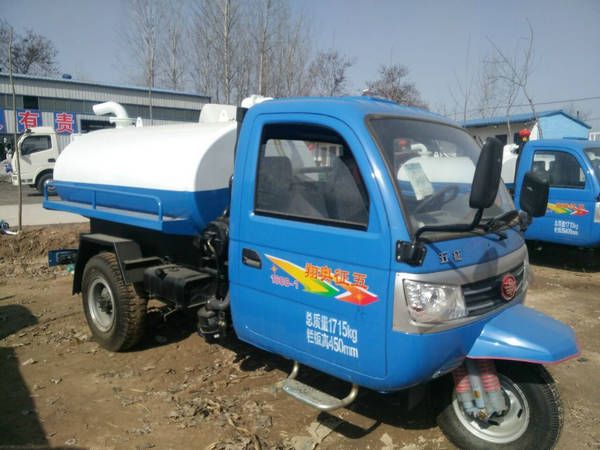 三轮吸粪车3