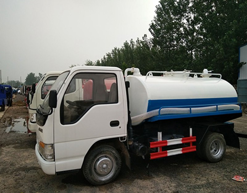 吸粪车