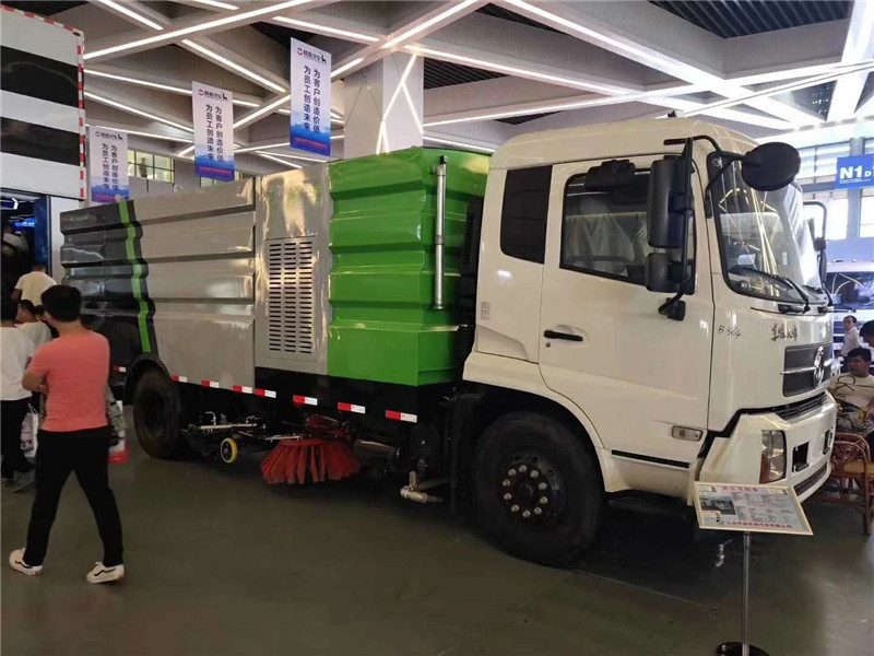 全新扫路车